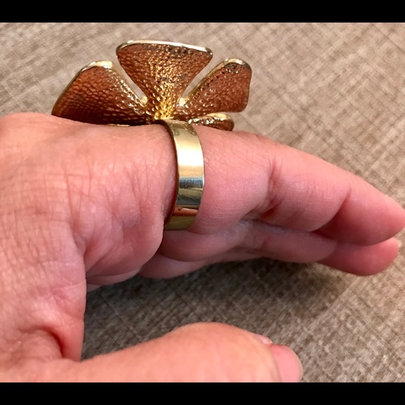 Flower Ring - Picture 4 of 7